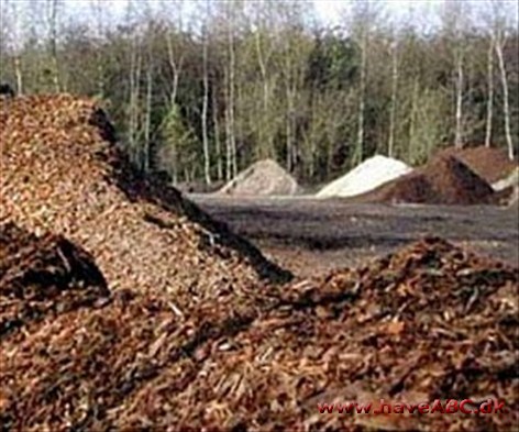 Lynge Naturgødning Naturgødningskompost, dækbark, muldjord. C-muld er en helt unik naturgødningskompost til jordforbedring af leret og sandet jord, samt til organisk gødskning af planter.