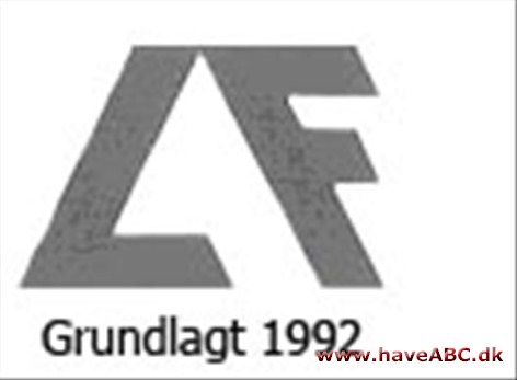 Tømrerfirmaet Lasse Friis ApS UNIK Udestuer er dansk design udført i konstruktion af limtræ og aluminiumspartier.
Skydedøre eller faste partier, som døre eller vinduer.
En UNIK udestue kræver stort set ingen vedligeholdelse